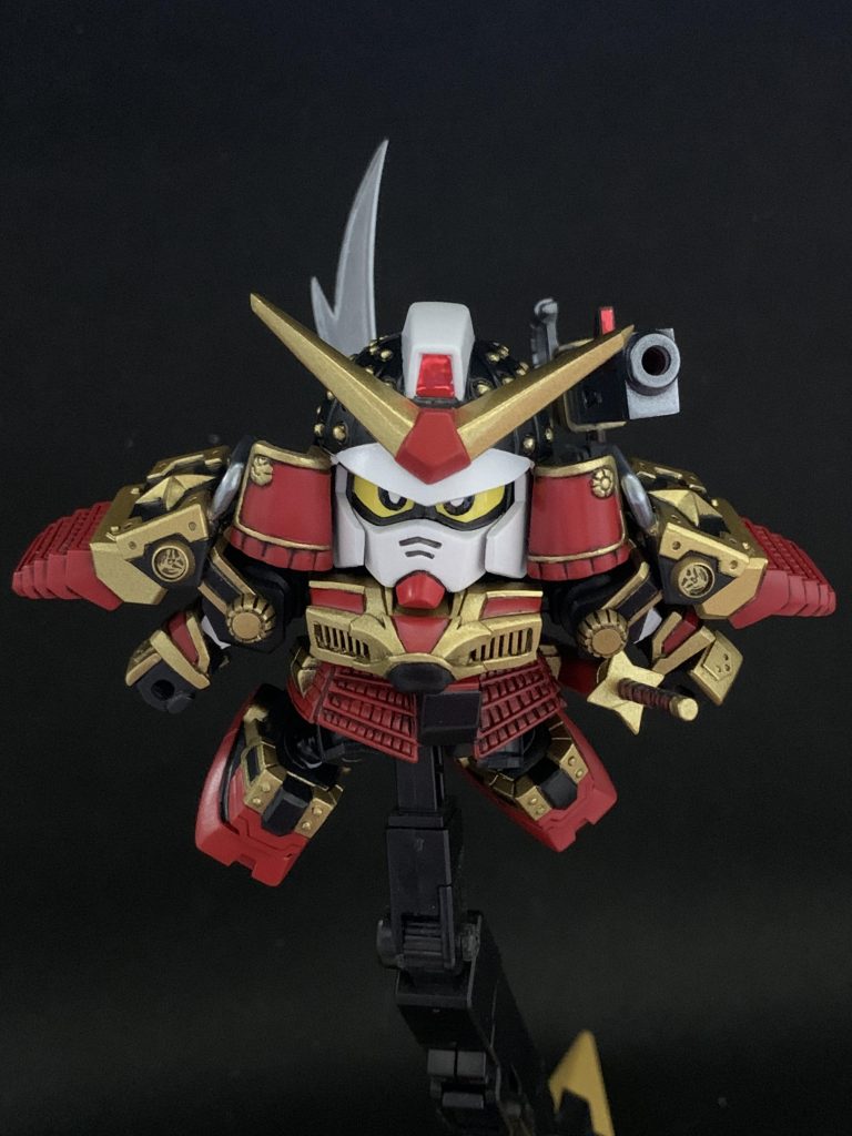 可動部位は多いので飛んでる感じのポージングもいけます。