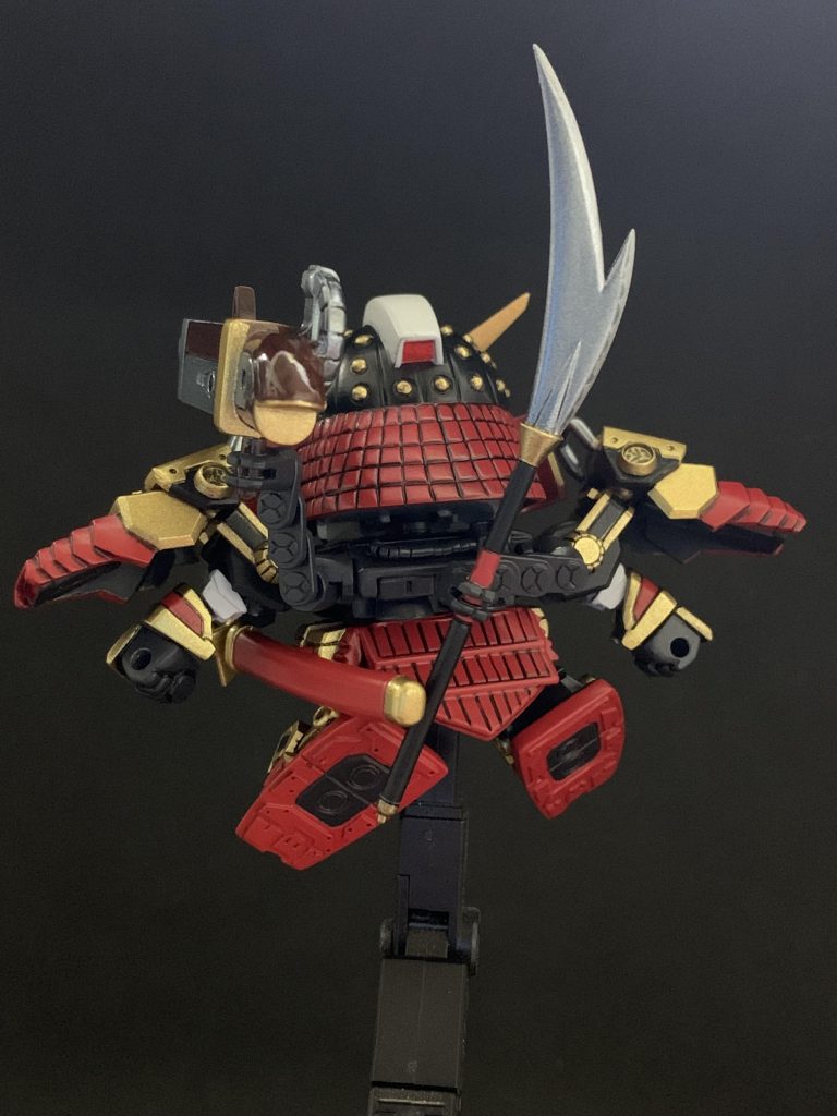 今回は肩アーマーの内側やら足裏の造形に気を使っております。