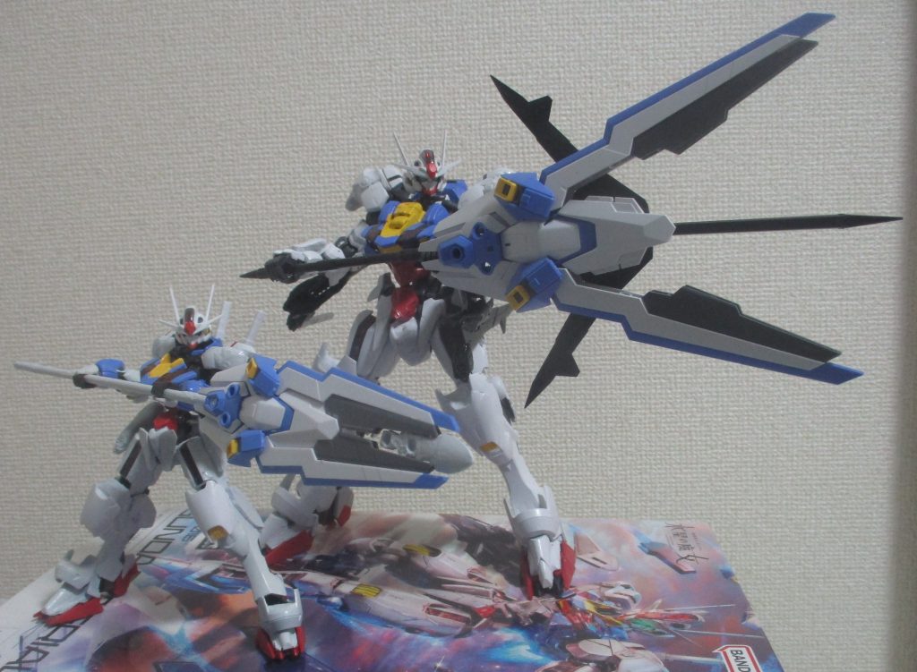 HG版のベリアルとの比較。武器のエスカッションメイスはじめ、細かい差異がありますね。