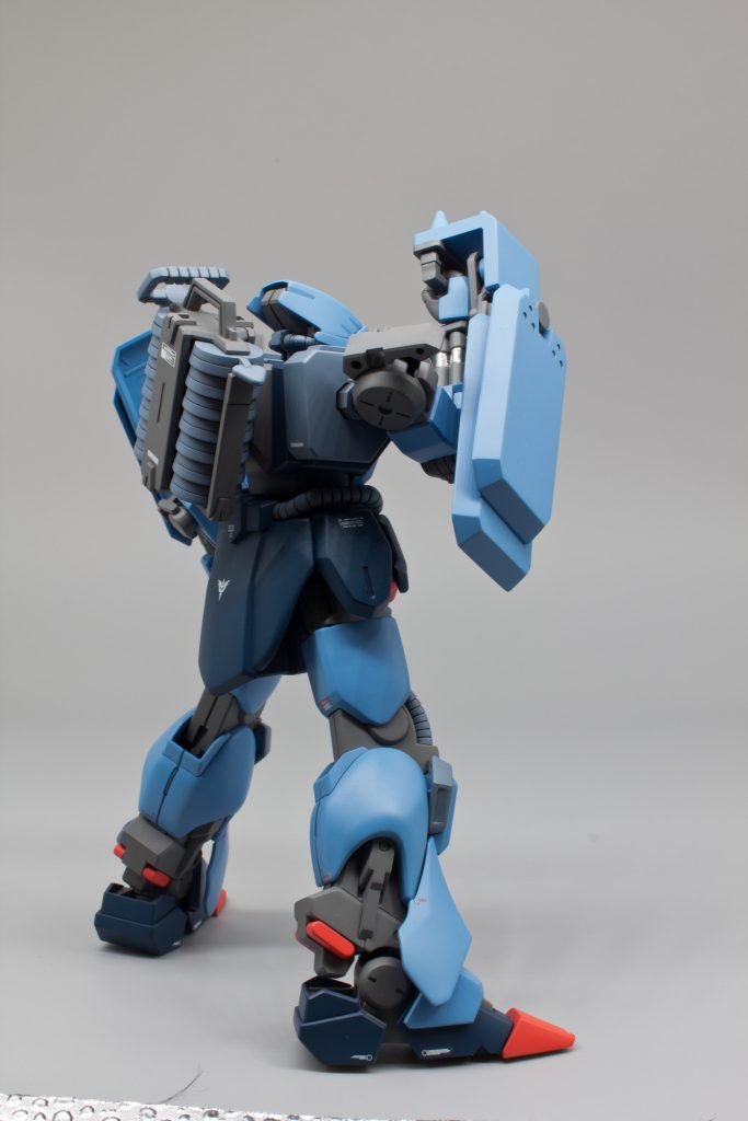 ヒザ下もフレーム剥き出し😆