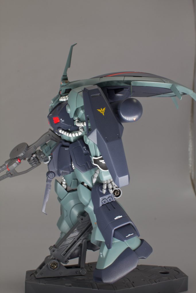 このキットを可動に影響及ぼさず合わせ目等綺麗に処理出来るよう後ハメ加工出来る人、私は素直に尊敬します。途中で何度放り捨てようと思ったことか!!コンプリートさせるんだと言う意地だけで強引に完成まで持ち込みました😆