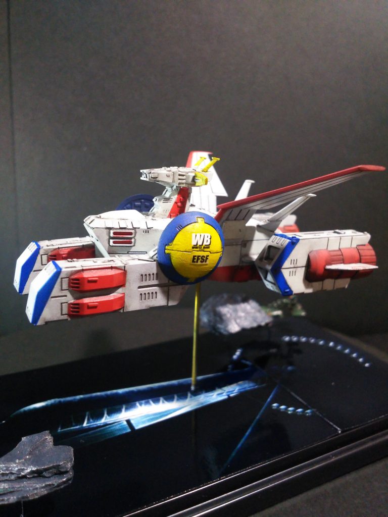 外観は少し寂しい感じがしたので、得意のプラ坂の細切れによる「ちょこデコ」をあちこちにしています。キット自体が白っぽいのでわかりづらくてスミマセン。