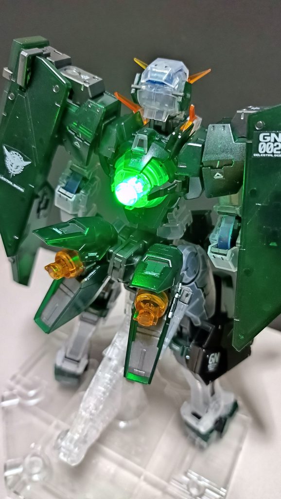 クリアなのでLEDでめっちゃ光ります