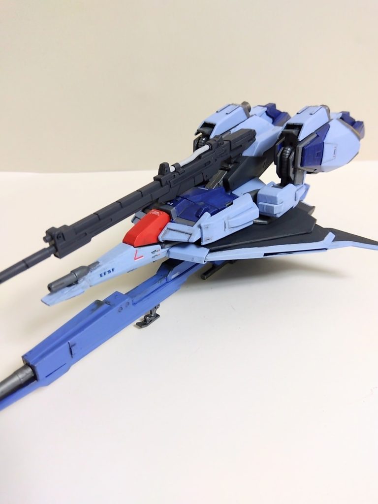 ウェーブライダー形態。うっかりハイパーメガランチャーの伸縮部分を接着してしまったせいで、泣く泣く伸縮機能はオミットする羽目に……