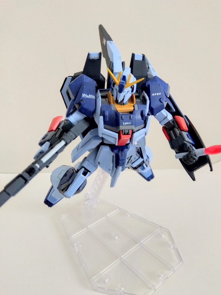 胸と股間パーツはガンプラバトルアームアームズのパーツを使用、ビームライフルはデルタプラスから借用しました。後はプラ板やスジ彫りでディテールアップしたぐらいです。