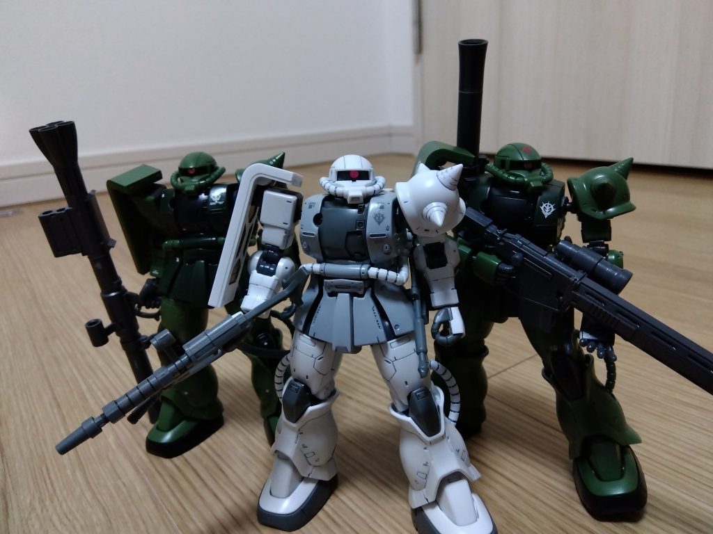 以前に作ったC-6と。右側が一体目、左側が二体目になります。