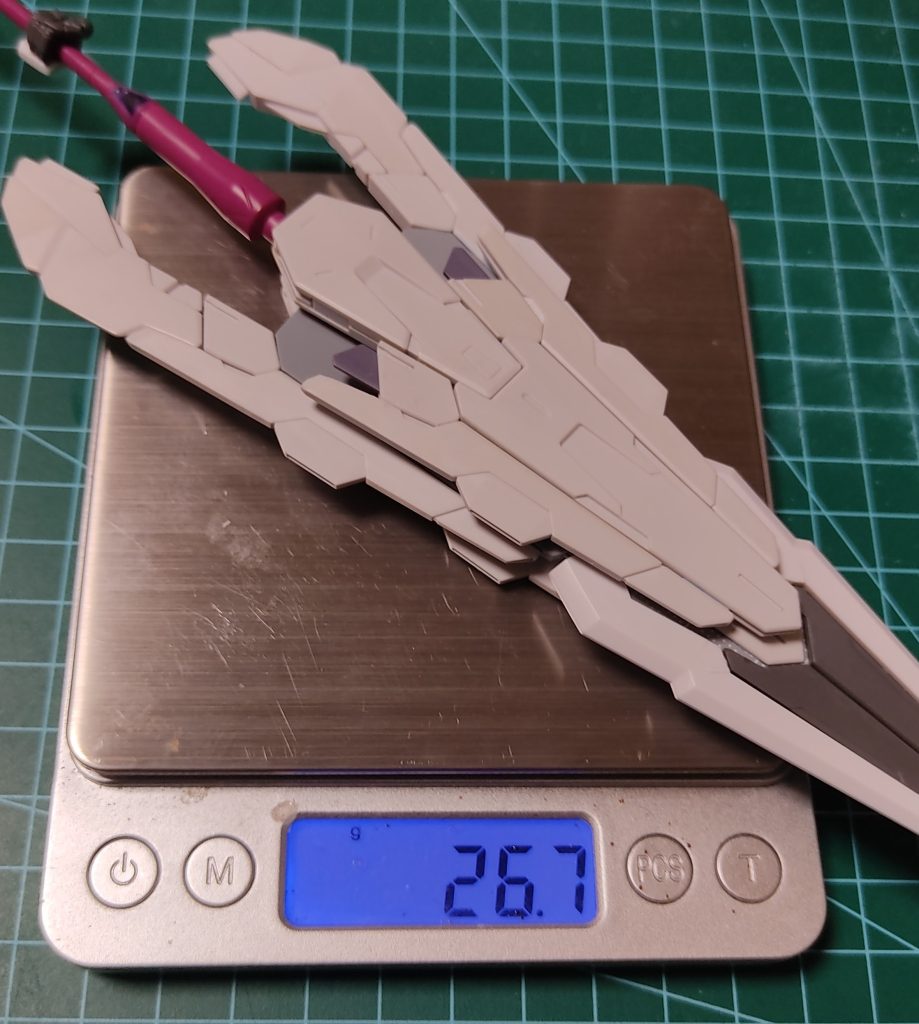 重…おっもw武器にロマンを詰めると大きさと重量が上がっていくので仕方ないですね塗装を入れると30g近くなりました