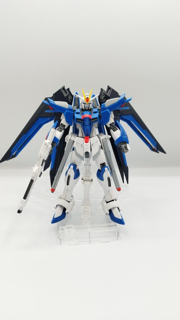 ライジングの素組ですが、塗装せずともこのかっこよさ。