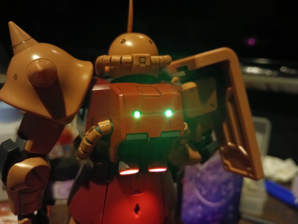 排気口みたいなディテール部分にグリーンをワンポイントで😁