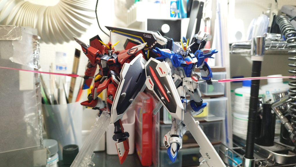 ということで、ライジングフリーダムとイモータルジャスティスを普通に作って、マクロスデカールはることでマックス機、ミリア機と称してみました。最後まで、ご覧くださりありがとうございました!