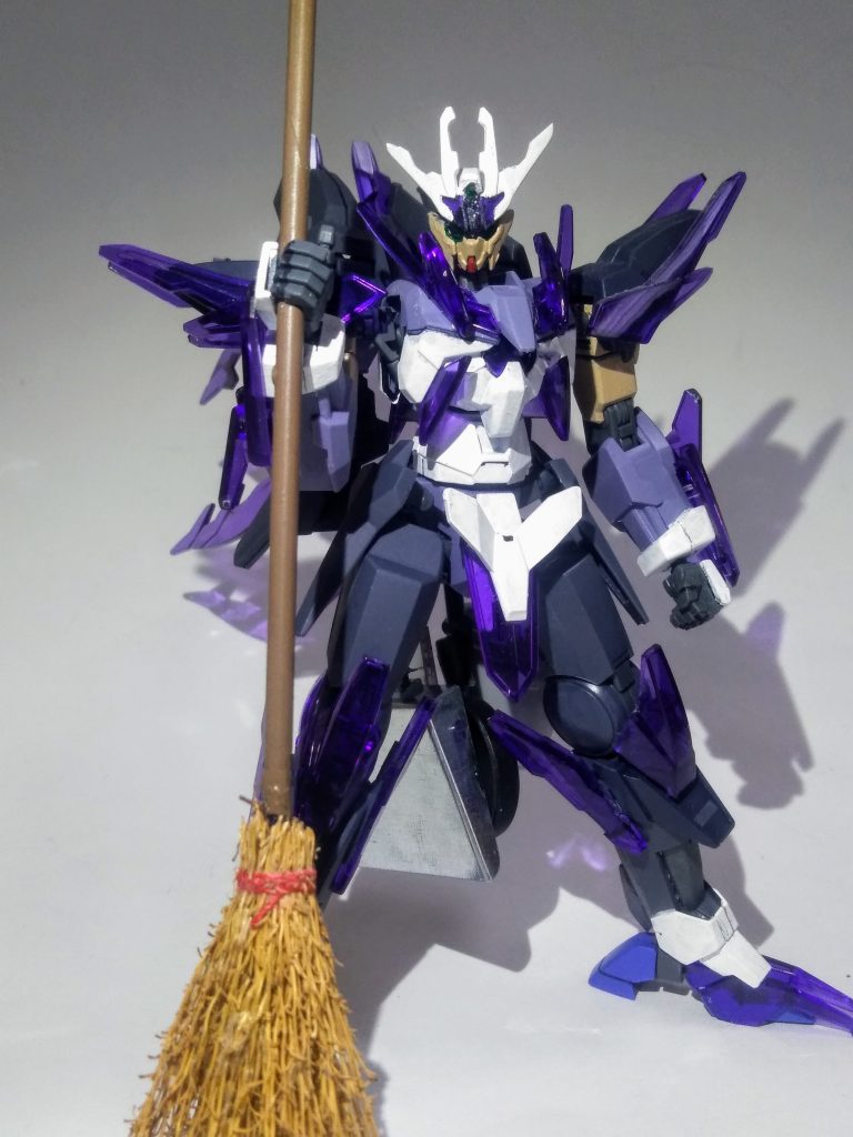 ・・・まぁ、上記の茶番劇は置いといて😋(イヤ、もぅ、付き合いきれん❗👹) 『ビルド ファイターズ トライ』の登場ガンプラである『トランジェント ガンダム』の強化機体となる『トランジェント ガンダム グレイシャー』を「妄想強化?」した機体です🤣🤣 タマニは"アルファベット"を使ってみてチョッとカッコをツケてみます😋❗