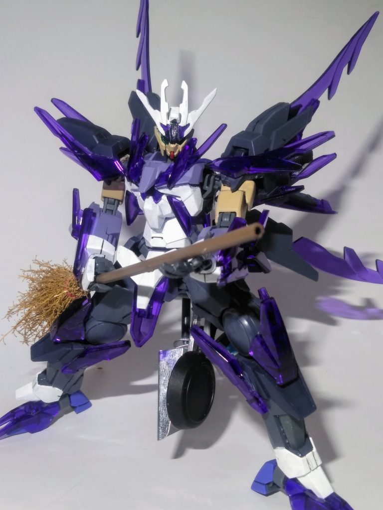 どうしてコンナ作風にしたのかって❓う~んナンデだっけ❓🤔「UP主基準」で「メイドさん」といえば"箒"です🧐なので先ずは"ライフル モード"から逝ってみますか🤭「撃ち抜くぜ❗」『ブルーム・ライフル』😳