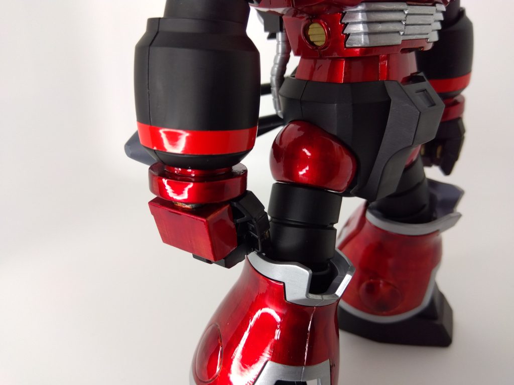 腕の赤いラインは塗装ではなく昔買った車のラインシールです!