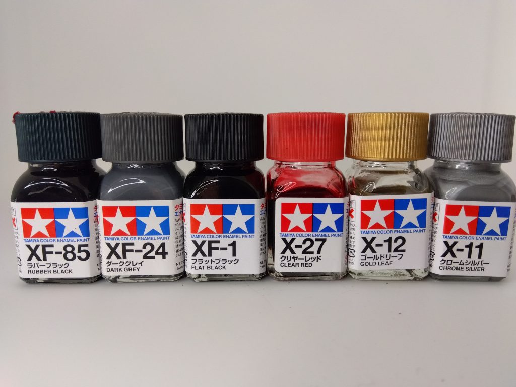 今回使ったエナメル塗料。