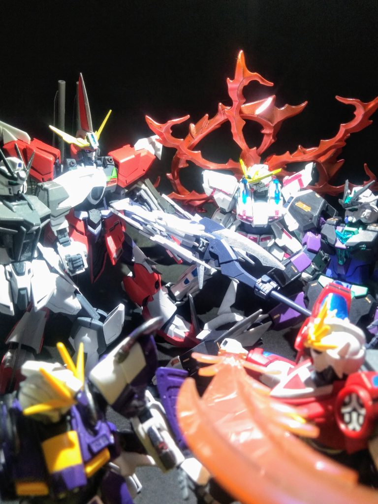 そんな訳で、＂ワチャワチャ＂と喧しいこの人達の処へ・・・↓