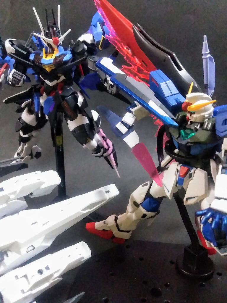 なので、映画サナガラに｢外見は＂ほぼ前のママ＂。内部機構を交換したよ✨😊｣も言い張る事が出来ます・・・ﾖﾈ🤭　だから機体名は『ビルド ストライク デスティニー ガンダム フルブラスト 弐式』(いい加減にしろ😡💢)と、成ります😁きっと《狡くん》も『ストライク デスティニー フルブラストならば敗けやしないッ❗❗』と、言ってくれるハズ🤪