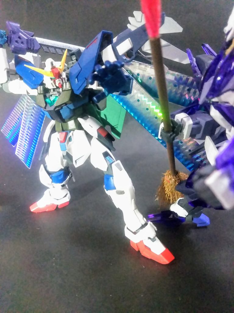 こんな事も在ろうかと、用意していた『プラウド・でぃ・・・』(オットッﾄ！)『プライド・アタッカー』と、ドッキング❗『マイテ・・・』じゃ、ネェ❗❗『パワフリャ ビルド ストライク デスティニー ガンダム フルブラスト』へ❗｢ア～シｨがｱ⤴️《狡っチ》にｨ⤴️とどけるよｩ⤴️｣てな感じで《奈乃ちゃん》が放棄された『B,S,D,G,Fb,の胸部』から『プライド・アタッカー』に乗り換えて、ドッキングです👍