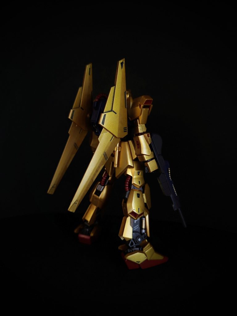 いつも通りの正面と背面から墨入れと脚部シリンダーの筆塗り