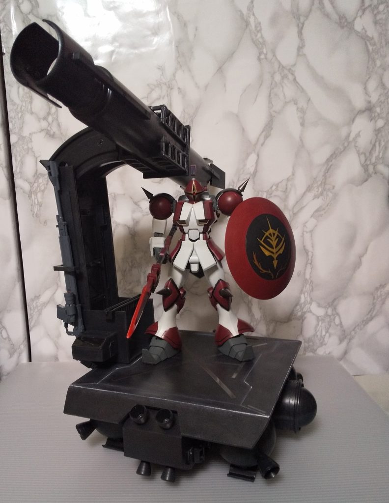 ギャンエーオースに合わせてスキウレのサイズUPがしてあります。それに合わせて単独で運用出来るようにコックピットが設けてあります。