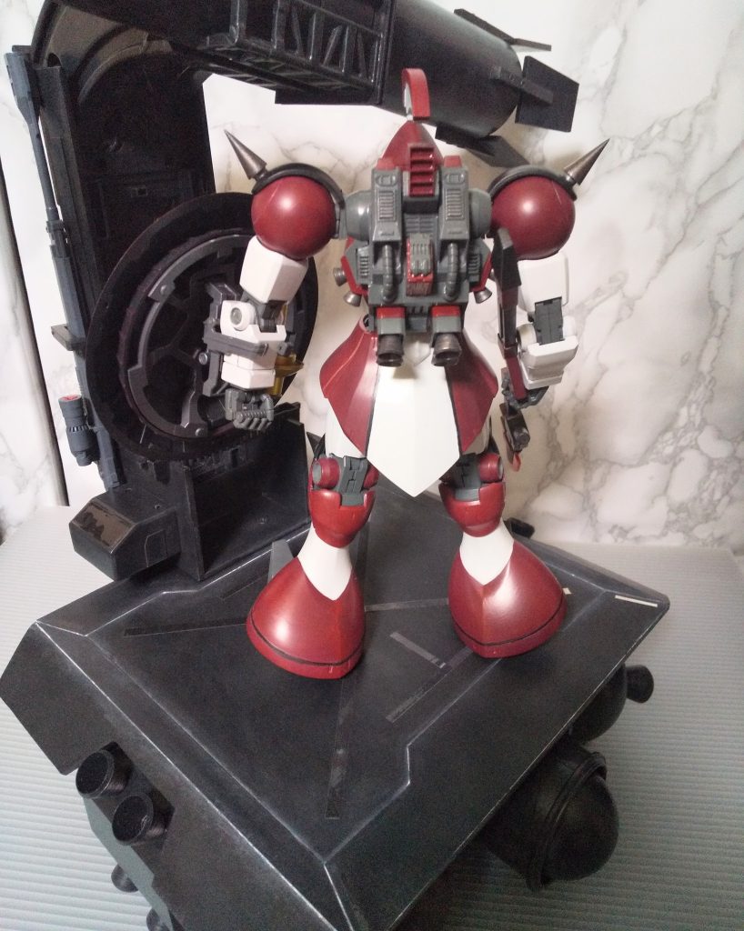 バックパックはレジン製の物に市販のバーニアをつけて有ります。あとシールドは他のキットの物を使い、大型化しました。