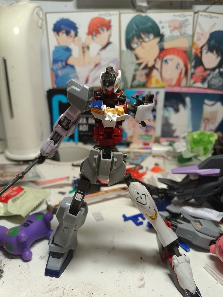 最初はこうなる予定でしたで、次の日に胸パーツ紛失。やむなくこれになりましたとさ小説で赤いって書いてるのに赤くなかったら詐欺だしね塗装は赤しかしてませんとりあえず、小説のリンク貼っときますhttps://kakuyomu.jp/works/16818023213665805615良ければ読んでね