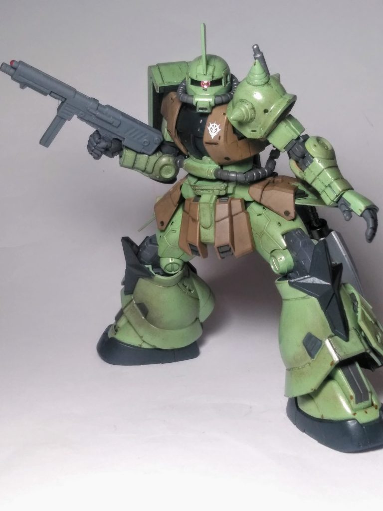 ハイ。お腰に刺した『MMP-90mmマシンガン』も装備です😆  「ジャイアント・バズ」の対いになる装備といえばコレですよね🤭定番装備だからコソの安心感😁