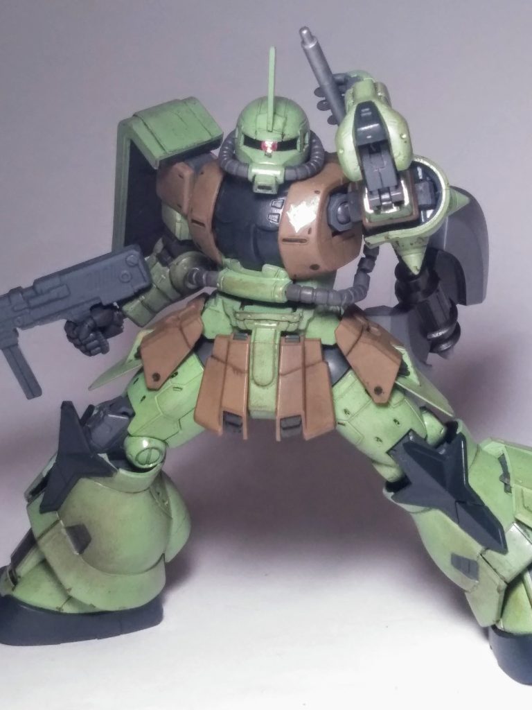 おっと❗ 流石は『MSD ザク』🤔背部の武装を難なく掴めます🤣こういう仕草にホント、感激🎵😍🎵