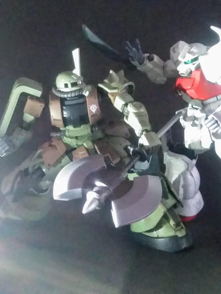 連邦軍の手先と化した『グフ カスタム』と激突です🤣「憐れな・・・引導を渡してヤろう・・・」ミタイな展開かな🤭