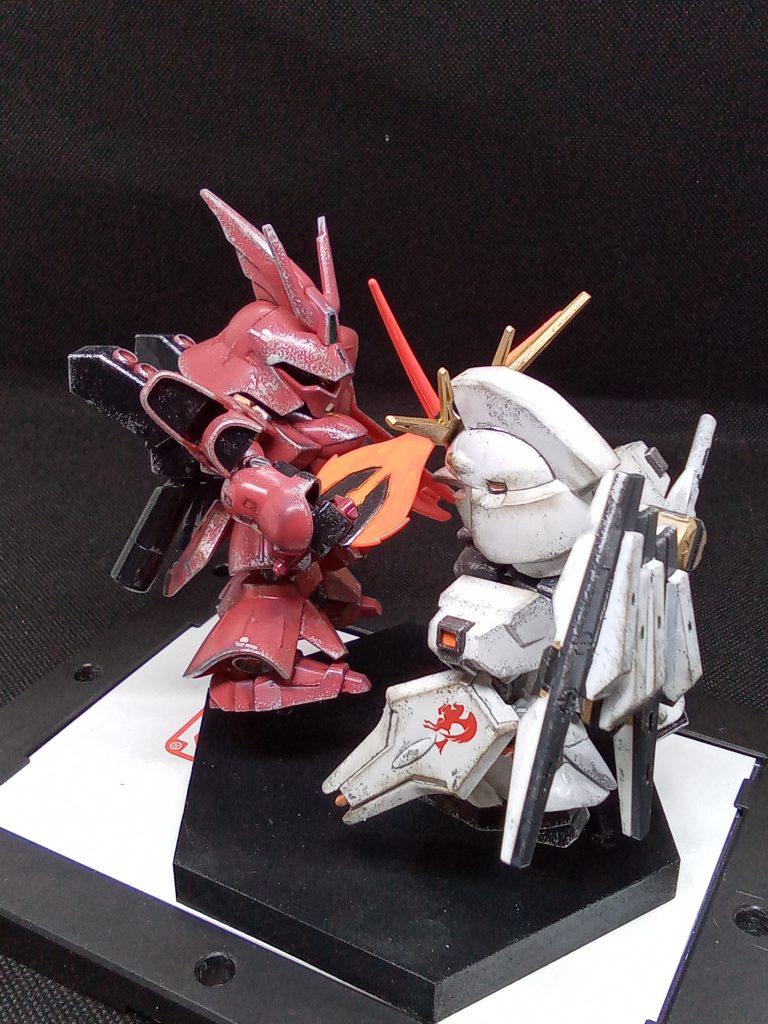 塗料イモータルジャスティスカラーが手に入ったのでサザビーに使用してみましたとりあえず違和感なく仕上がったかな?という感じですニューはディアクティブグレーを使用してますフィンファンネルの塗り訳が結構面倒・・