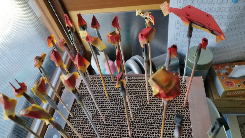 赤のとこシール使わずとりあえずサフって赤塗装