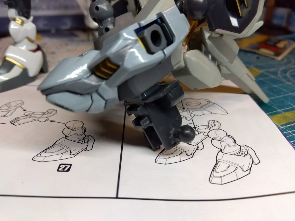 HGの腰を接着したので腰の稼働は出来ません(笑)