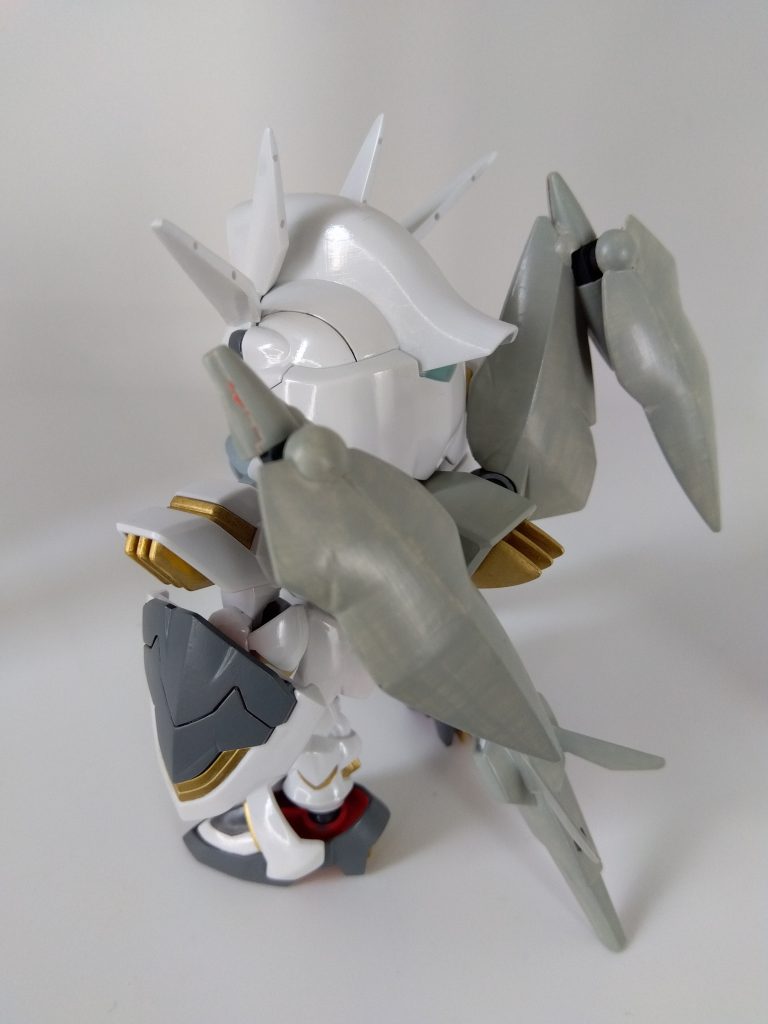 アンテナをシャープにしましたが、裏の穴を塞ぎ忘れてました