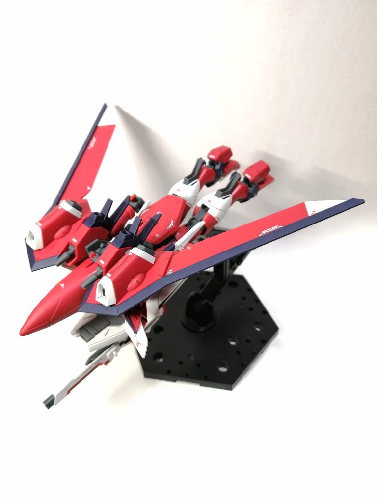 MA形態。モビルスーツ形態に戻すときに、頭部アンテナを折りそうでひやひやしました😅