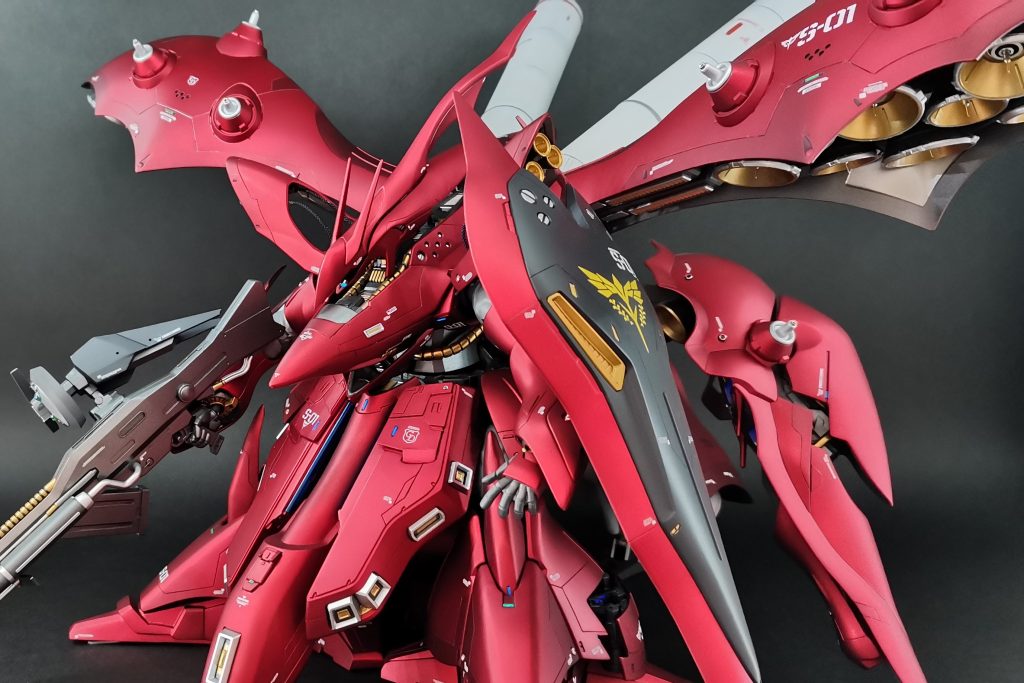 今回はミキシングに初挑戦です。使用したキットはHGクシャトリヤ。バインダーだけでなく、外装パーツやフレームを切り出して色々な箇所に使用しています。