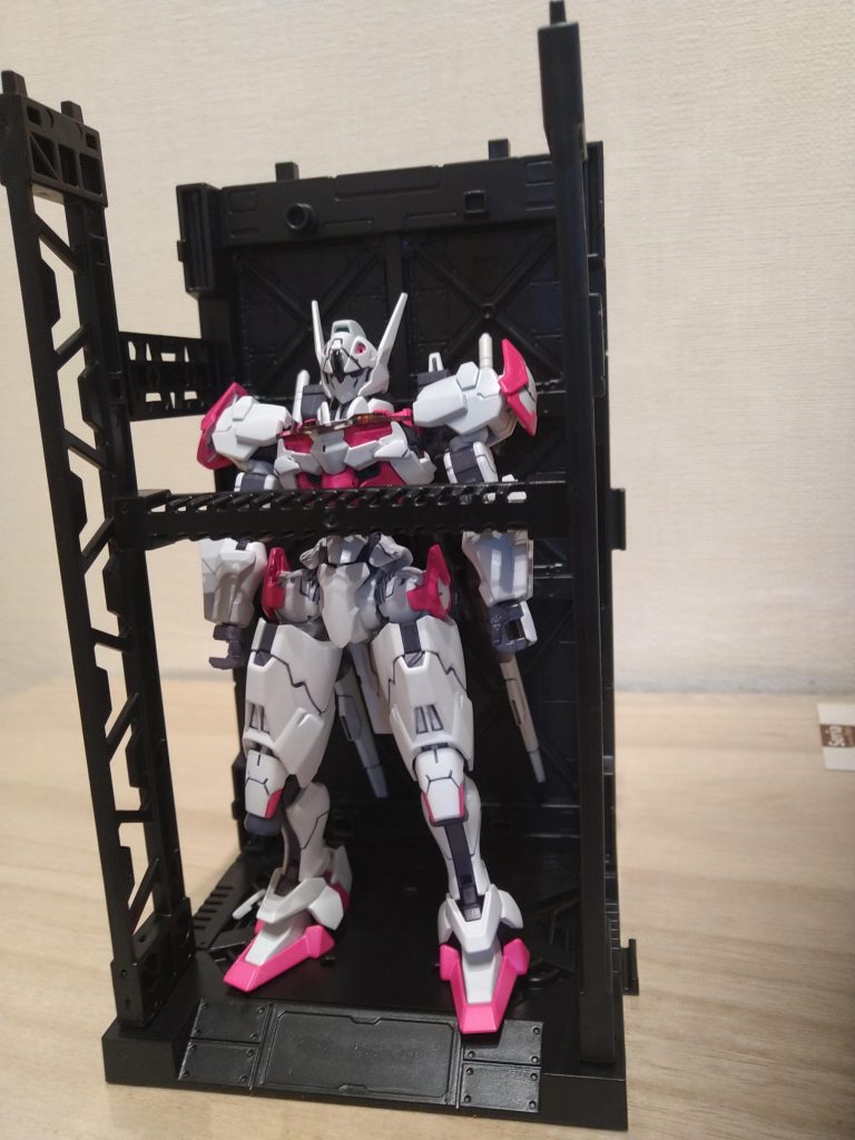 セリアのドックに入れてみました奥行きが足りずかなり前目