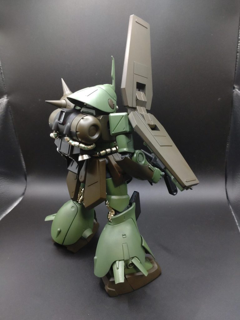 ウミヘビとフェダーインライフルはMGに存在しないのでありません(泣)バックパックとヒザ部分は一部を黒にする事で若干のメリハリが出ている…様な気もします。(黒サフ吹いて満足したのは内緒)