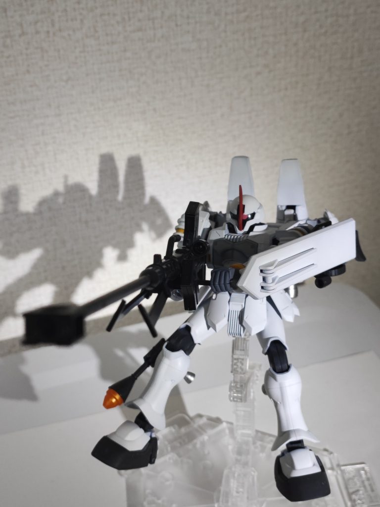 灰色サフにクールホワイトで塗っていますバーニアなどはスーパージュラルミン仕上げにつや消しです