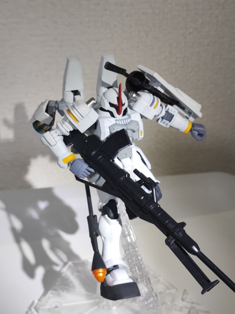 アニメカラーの真っ白で塗るとただの白いヅダになってしまうので黄色を入れてトールギスと分かりやすくしたつもりです