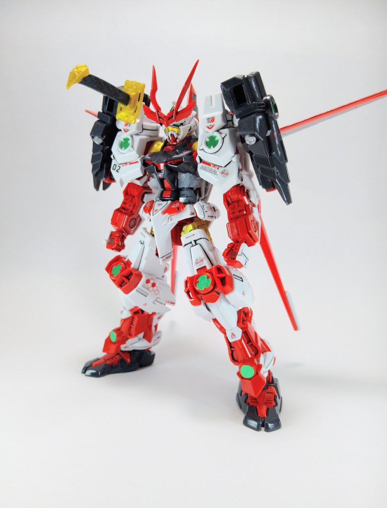 戦国アストレイ頑駄無 弐式(フォースシルエット装備型)フォースシルエットを接続するため、インパルスの背中をそのまま移植しています。