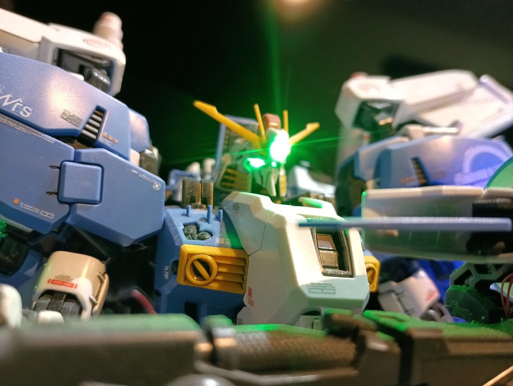 オデコはどうしても光らせたかったんで無理矢理組込みました😅