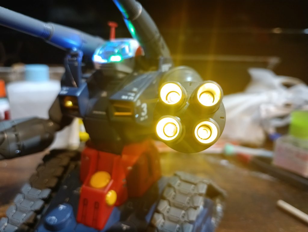 ここには砲弾タイプのLEDを👍