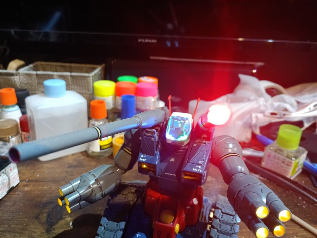 ここも砲弾タイプの赤で👍