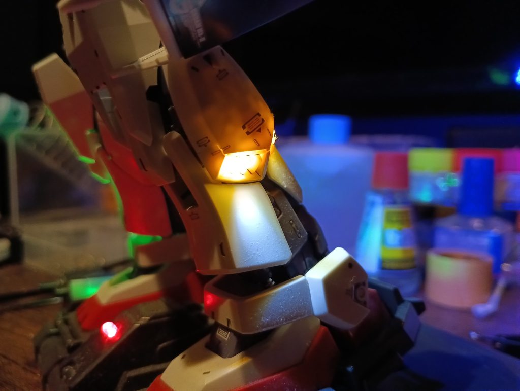 脚のインテークにもホワイト👍