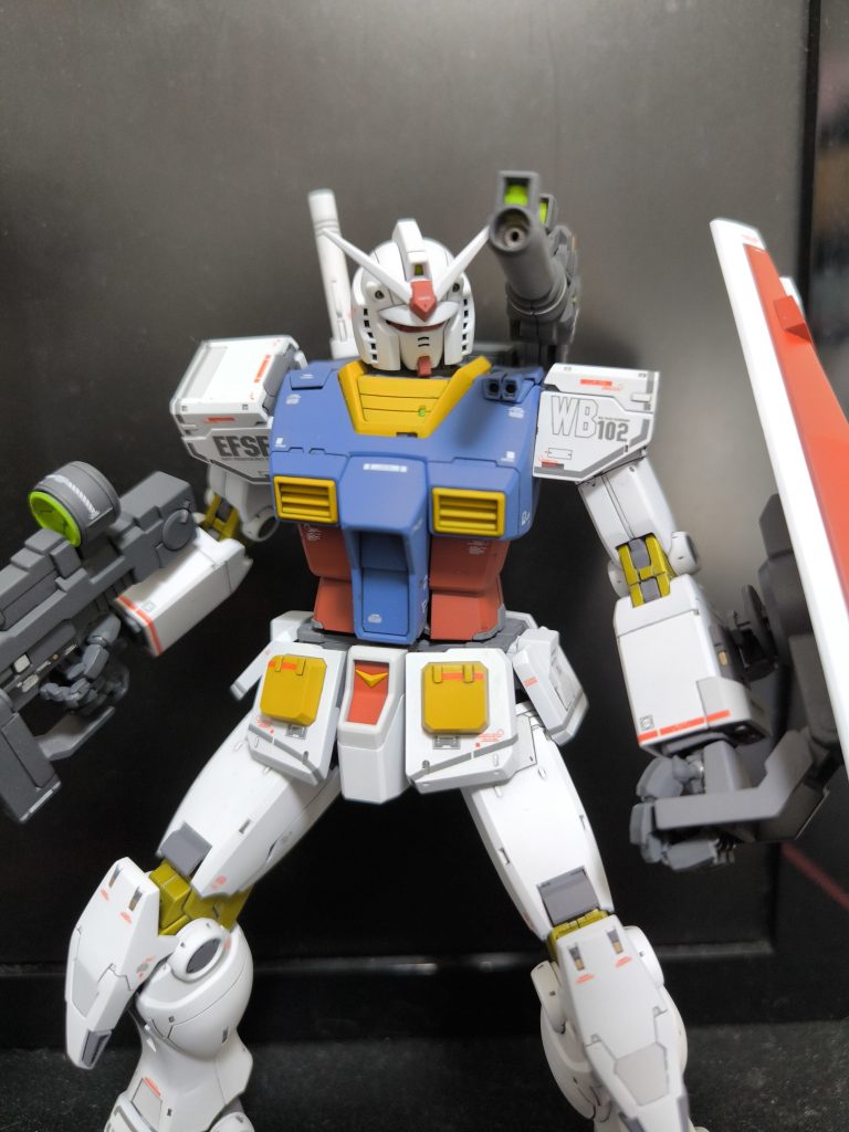 淡いグレーで塗り分け、シルバーとゴールドを筆塗りしアクセントに