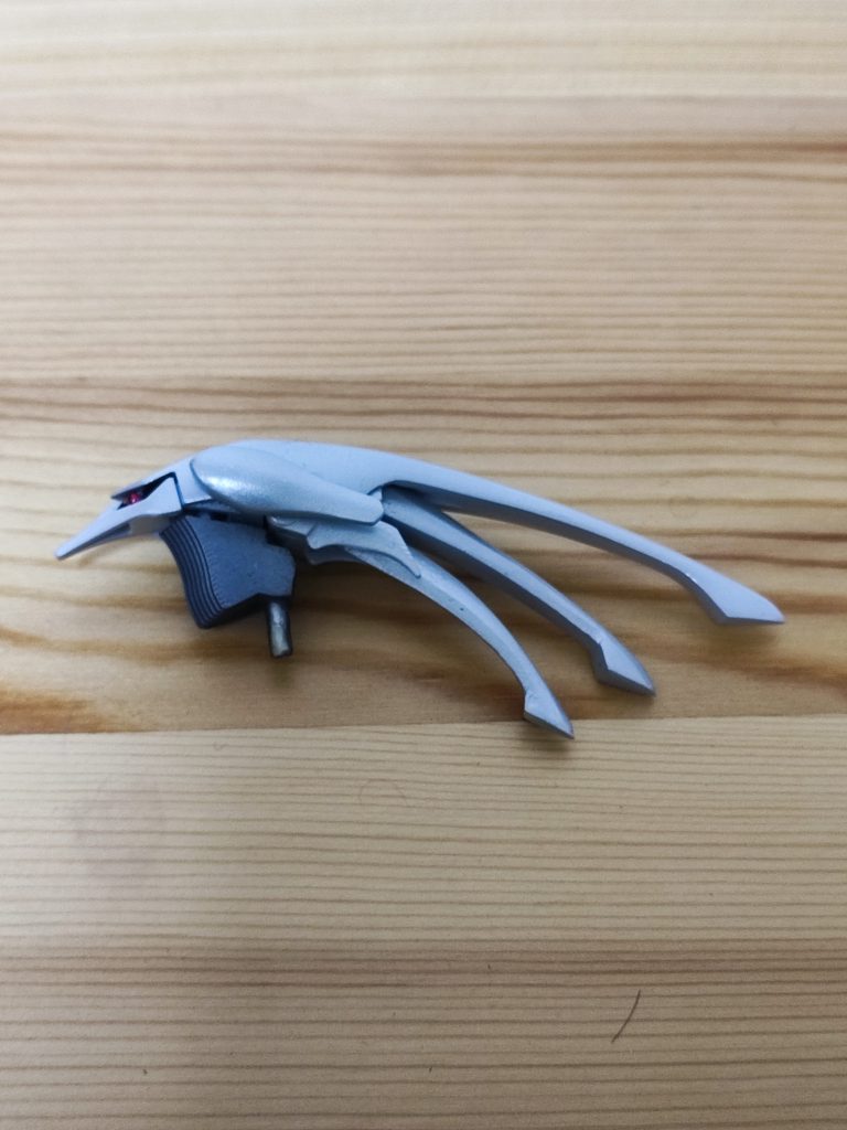 頭部をプラ板、プラ棒、パテ、ジャンクパーツでにぎやかに、イメージはインディアンの髪飾りですｗ。御覧いただきありがとうございました(=^・^=)