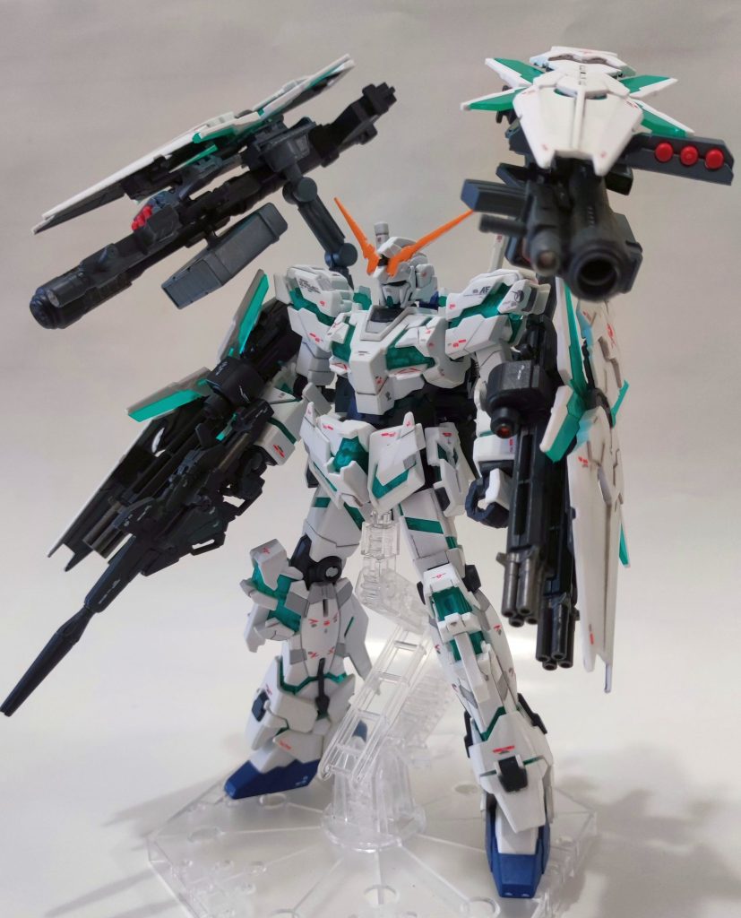 両腕にシールドを装備することで、サンダーボルト風の兵装アレンジも可能です。