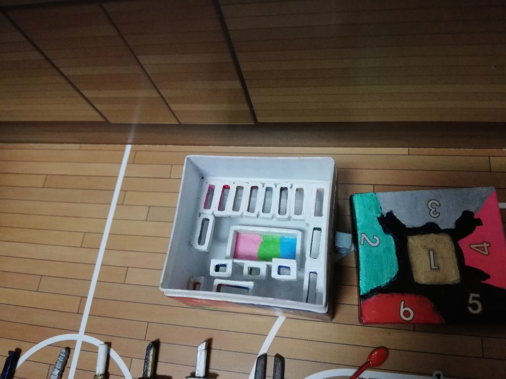 スリット塗装すれば何処に何が入っているか分かりやすい😁