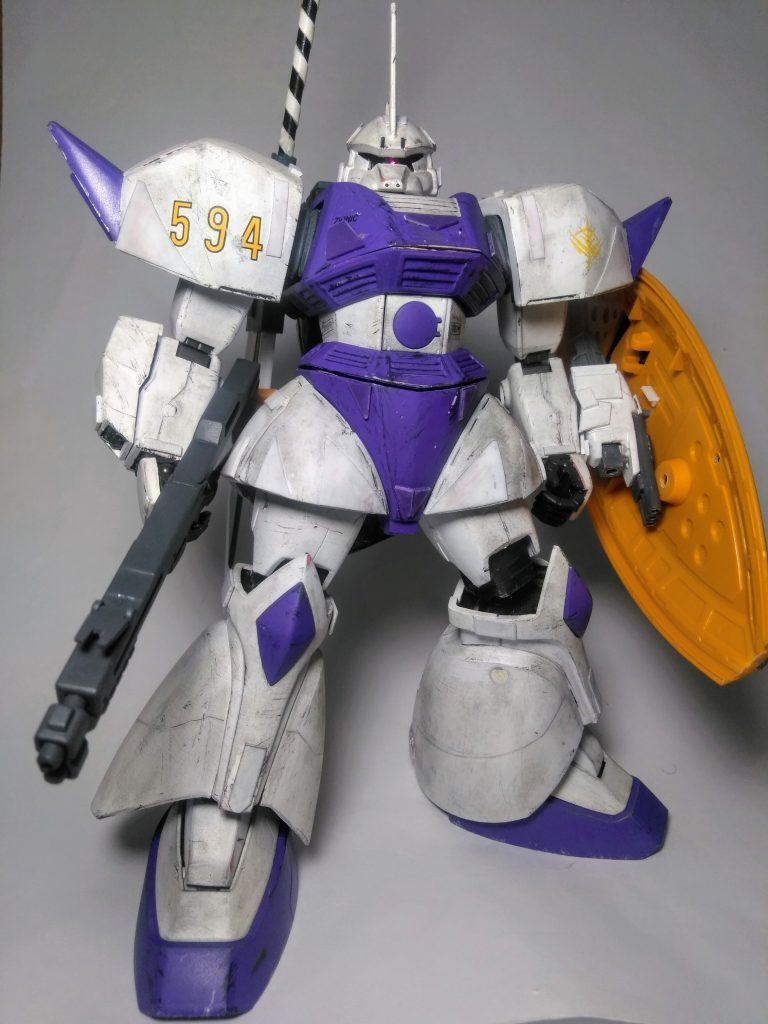 "再十一"に成りますが、本棚の守護神である『MG ゲルググ 高機動型』を晒して逝きます 😋 この子の初販は "1997 年 "😊 と、成っております🤔 と、云うことは"27 歳かぁ・・・"時間の流れは容赦ない"・・・😭