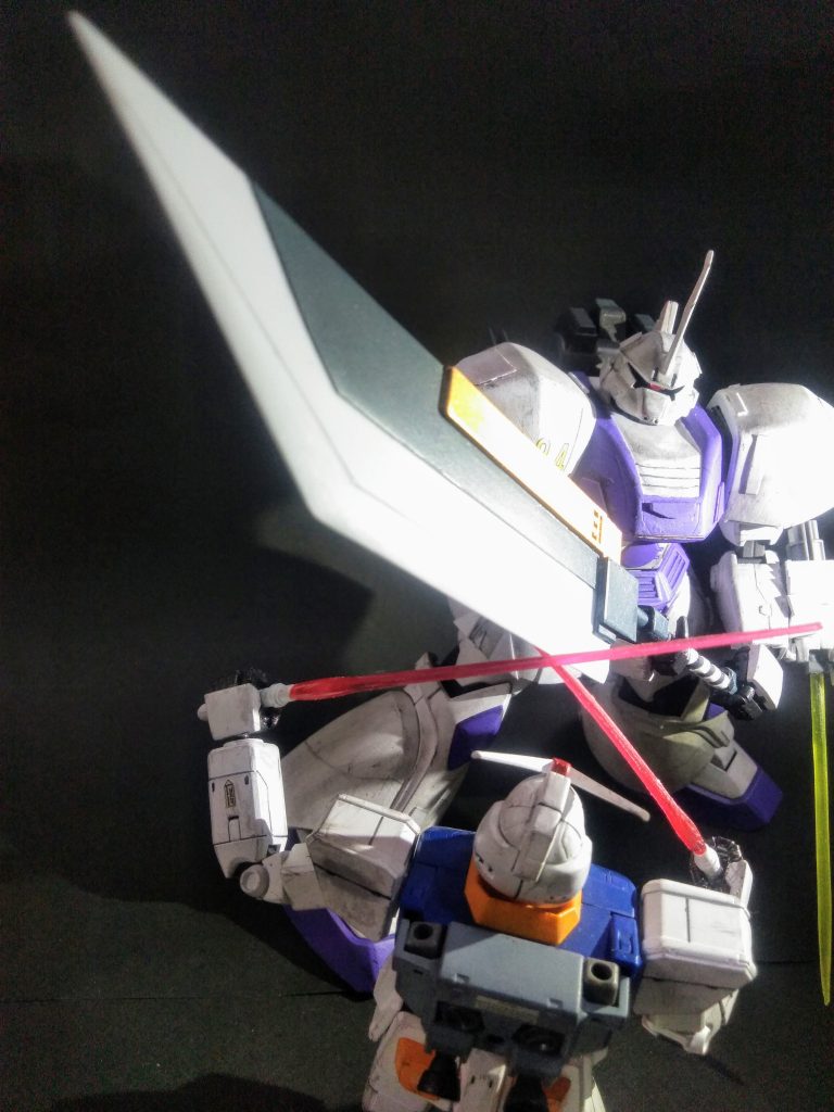 今回も「リビルド」なのに、殆ど弄って おりません😋 何故なら弄ると壊れるから・・・薄暗い本棚の中とは云え、関節なども健在でした😲 27 年前のキットなのに・・・ ヤルな❗❗👊😃💕『BANDAI❗❗』 まぁ、可動域は当時としては頑張ったかな😋