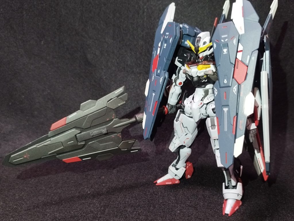 フルクロスモード肩部のシールドを活かし肉薄、接近戦を仕掛ける被弾の度に剥がれ落ちた装甲板は実は…